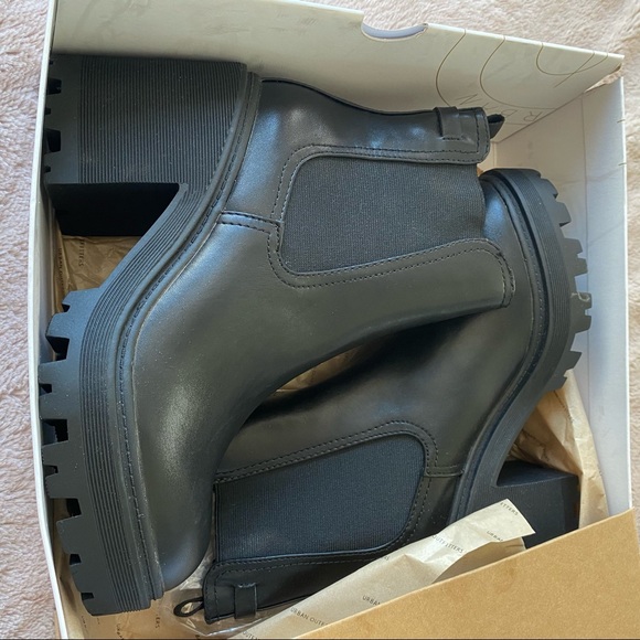 UO CHLOE CHELSEA BOOT - Picture 5 of 7